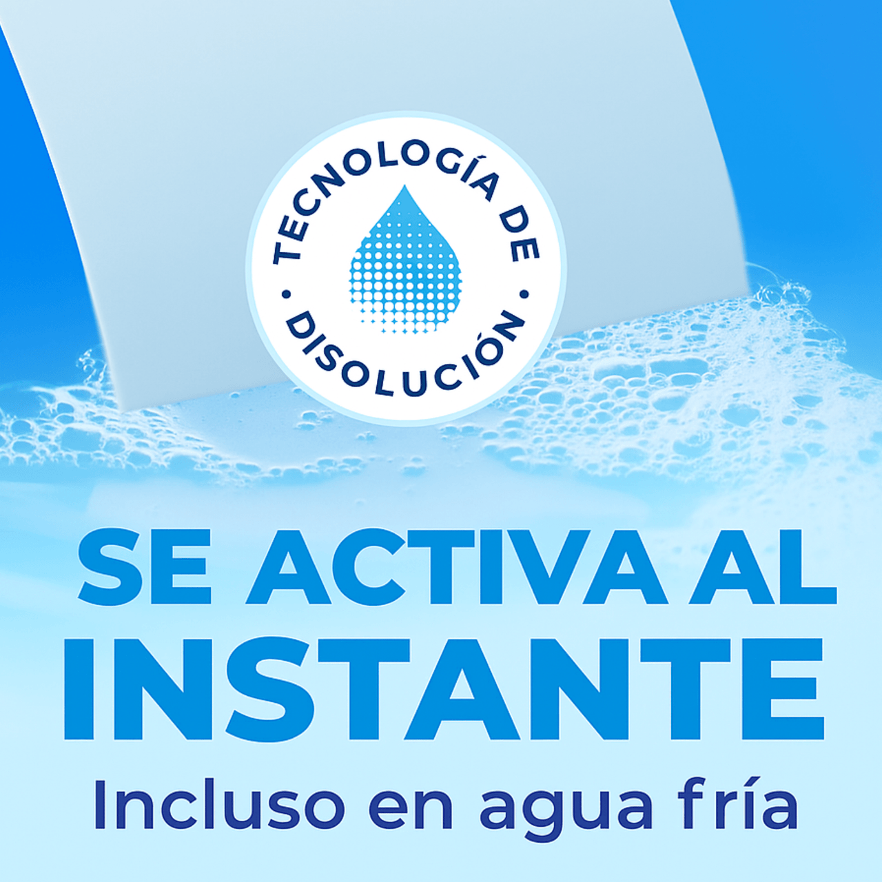 Hojas de detergente Nuvy disolviéndose rápidamente en agua fría con tecnología avanzada