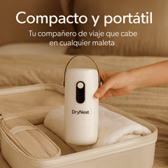 Secador portátil DryNest compacto y ligero, ideal para viajes y fácil de guardar en la maleta.